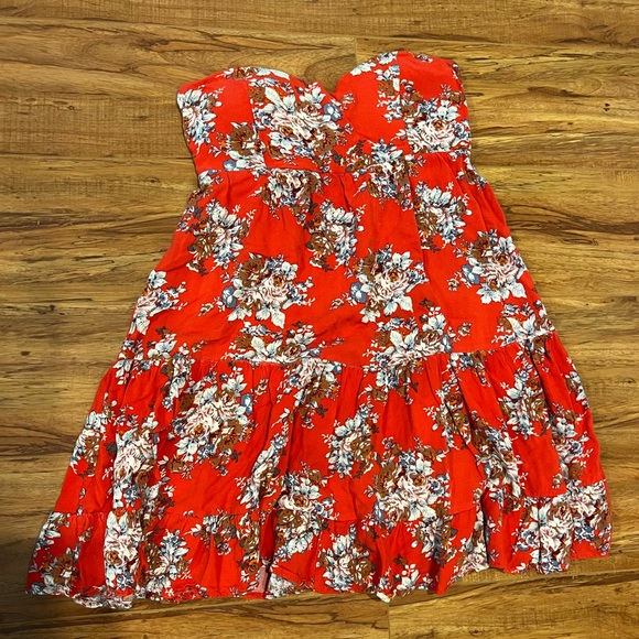 Strapless ruffle dress - Picture 1 of 7